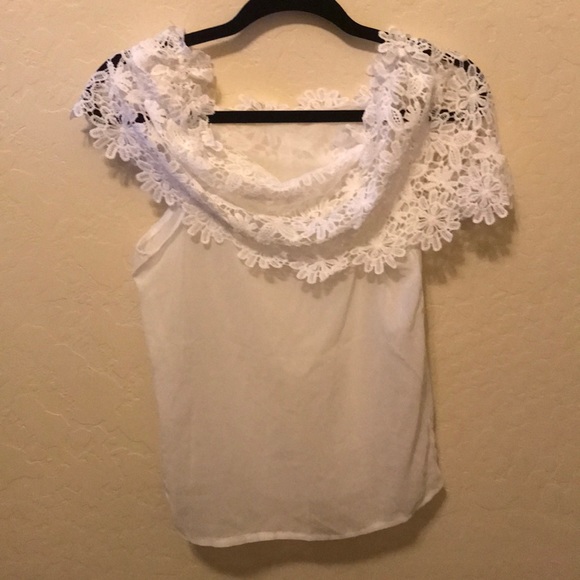 Spring time Blouse 👚 - Picture 2 of 2